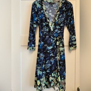 BCBG MAXAZRIA WRAP DRESS SIZE M